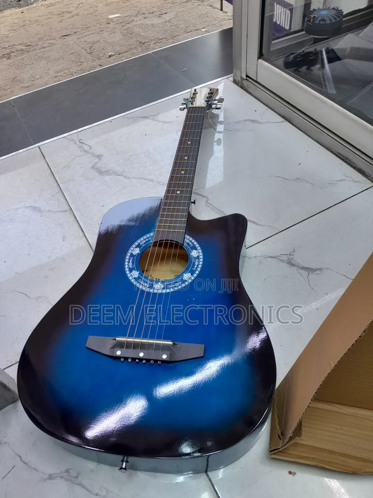 Box Guitar 38"