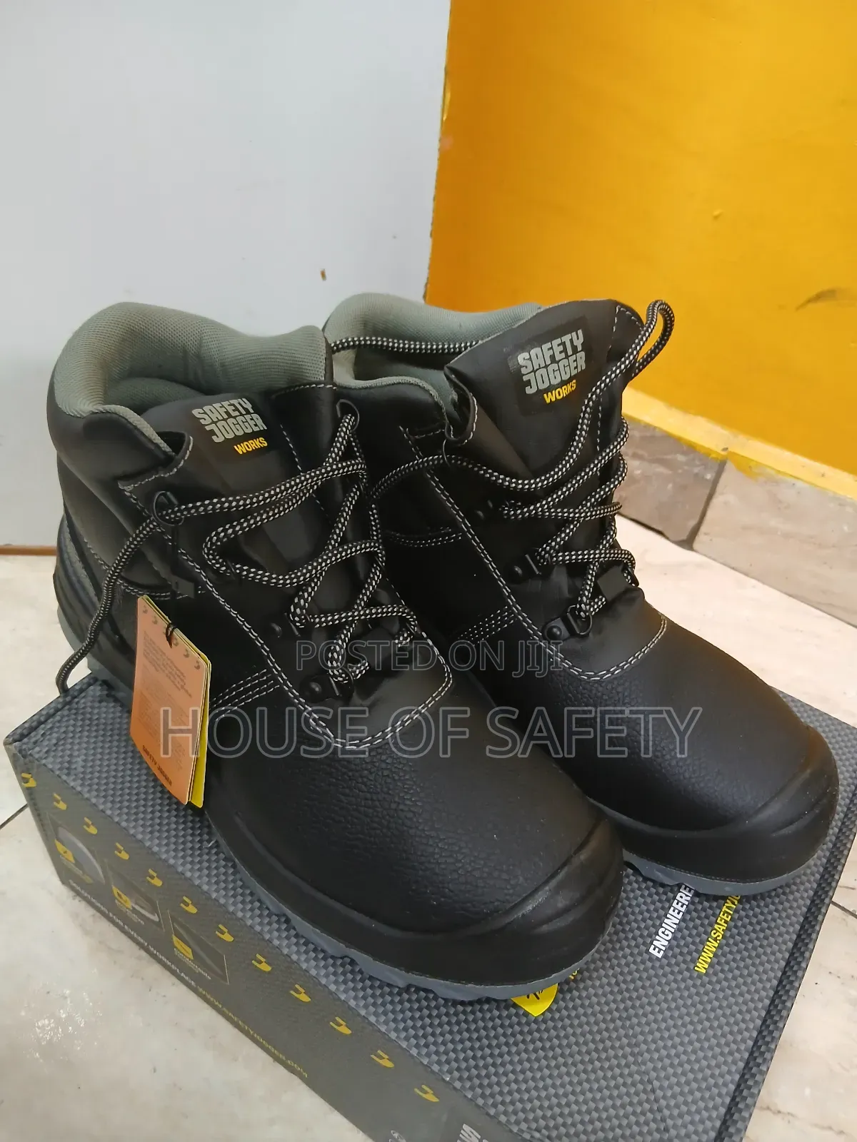High Quality Stitching Bonds Between The Sole And Upper