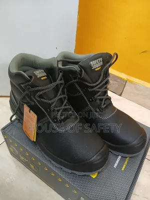 High Quality Stitching Bonds Between The Sole And Upper