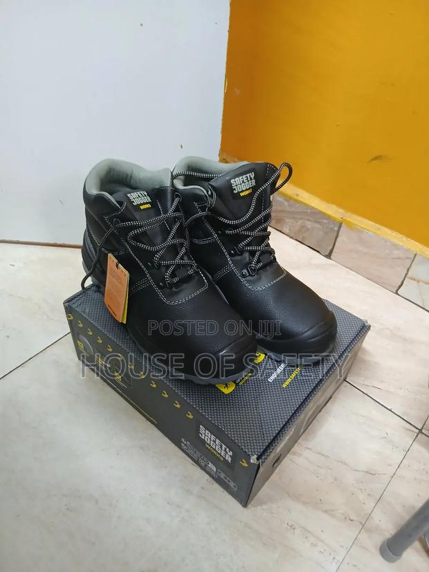 High Quality Stitching Bonds Between The Sole And Upper - thumbnail 2