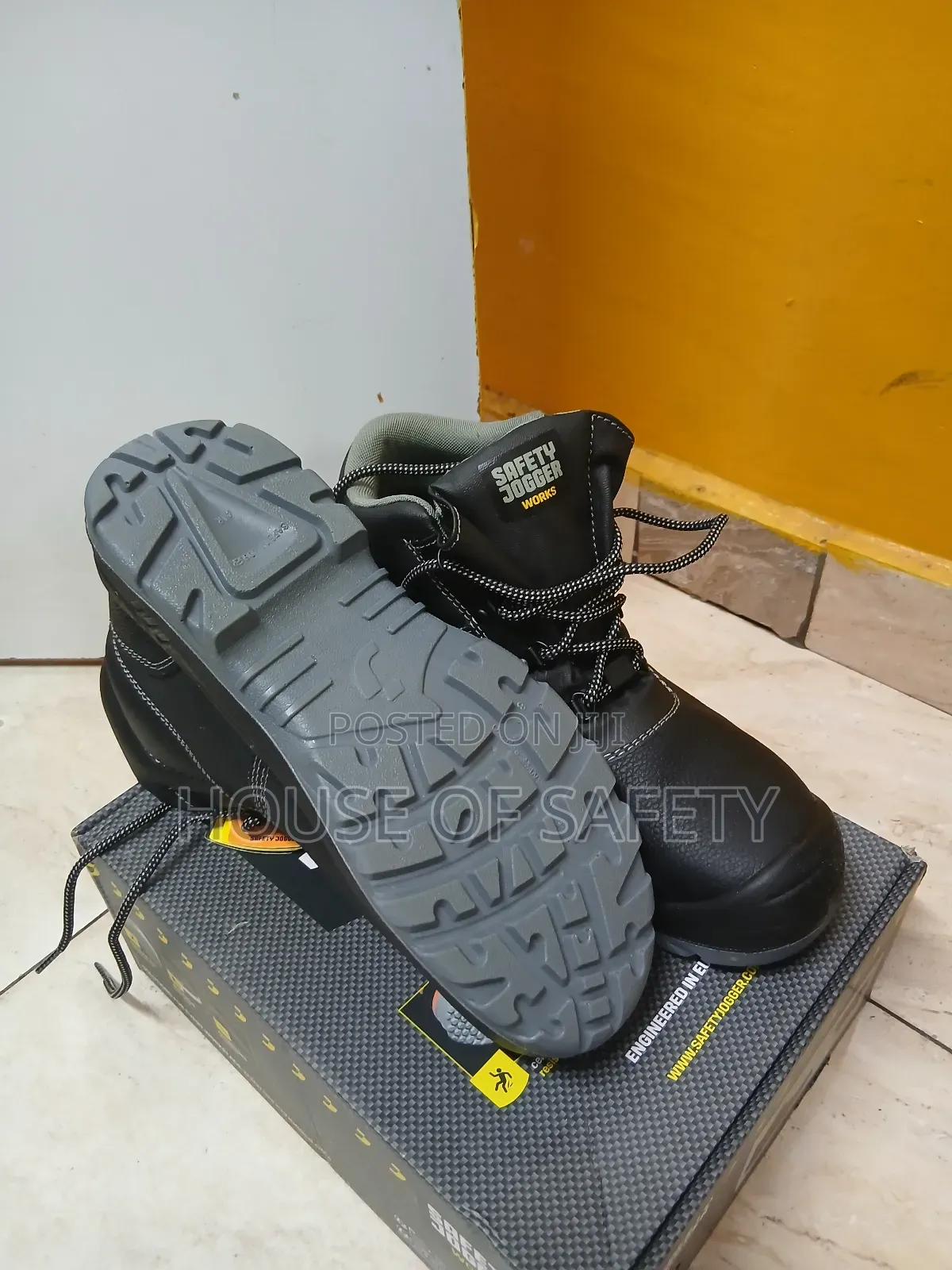 High Quality Stitching Bonds Between The Sole And Upper