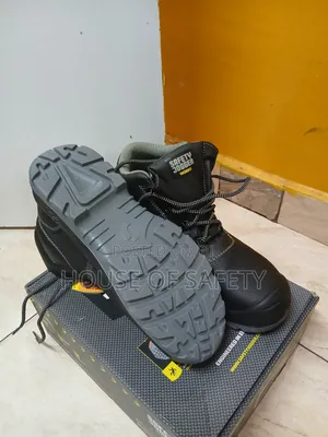 High Quality Stitching Bonds Between The Sole And Upper