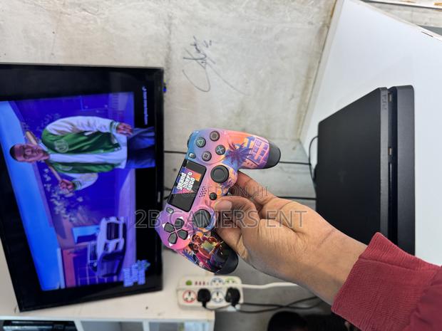 Ps4 Slim, 2 Pads, Fc26 Installed - thumbnail 3