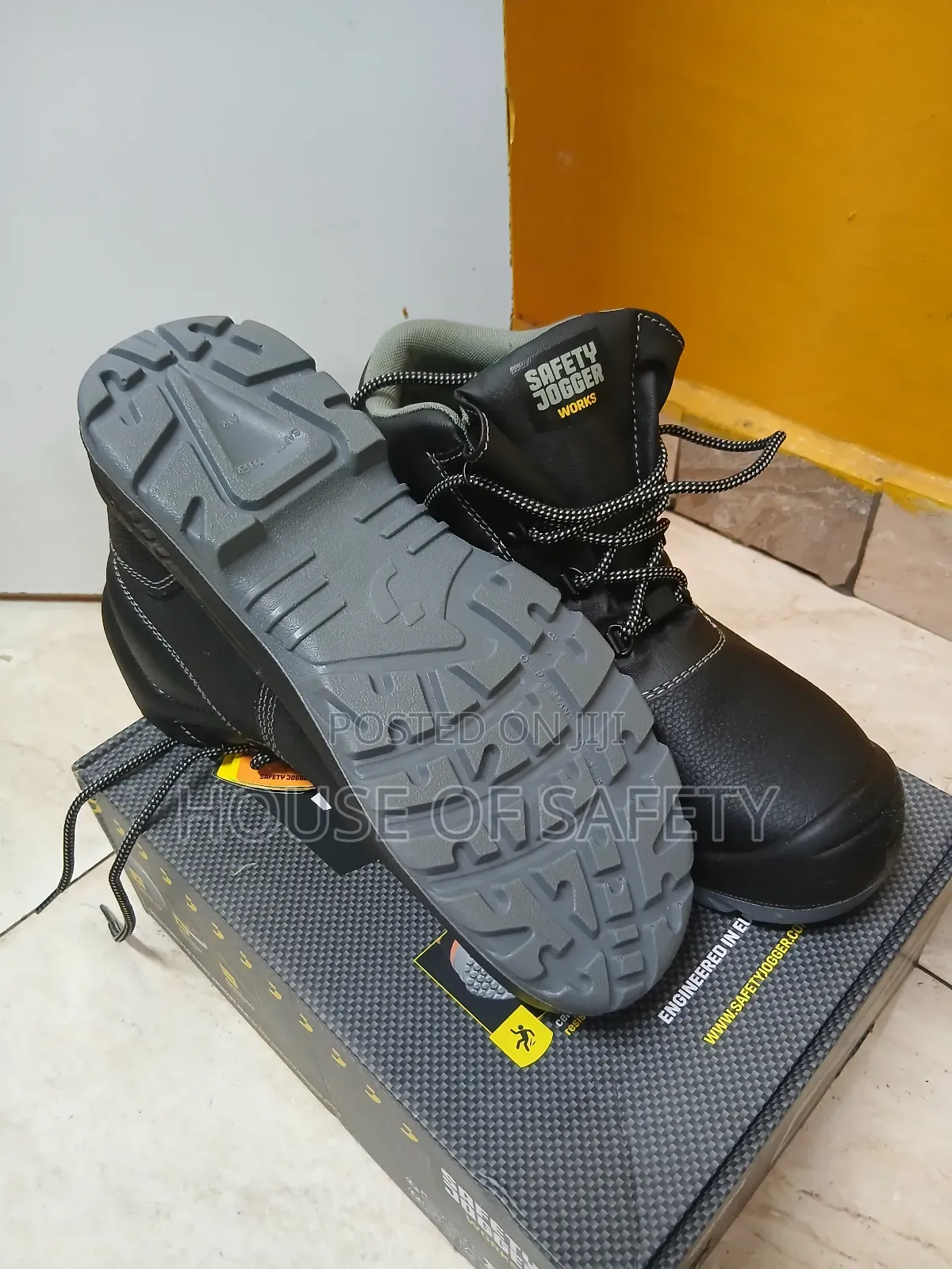 Safety Boots With Orthopedic Support And Stability