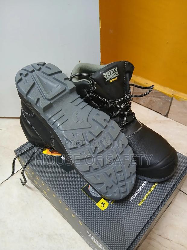 Safety Boots With Orthopedic Support And Stability