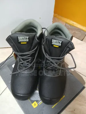 Safety Boots With Orthopedic Support And Stability