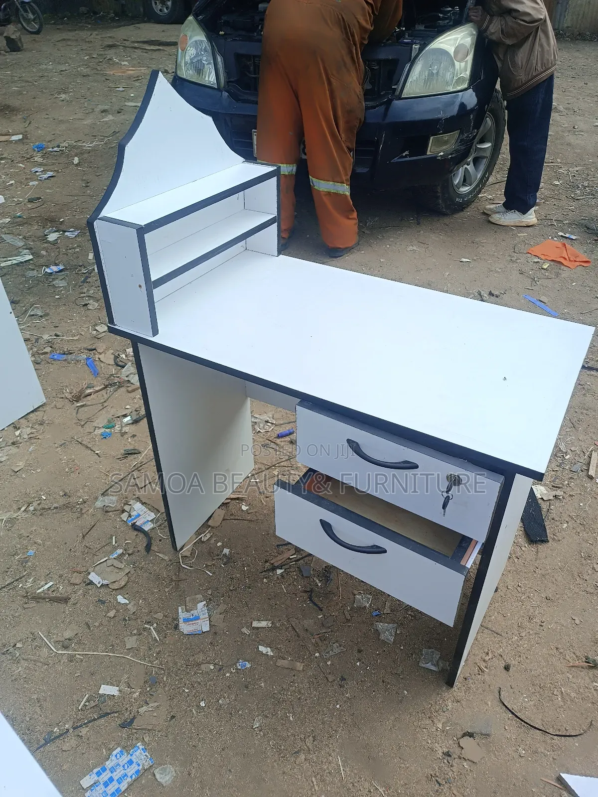 Nail Table
