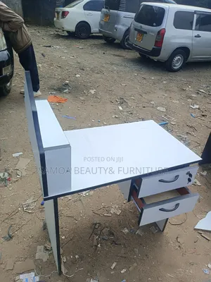 Nail Table