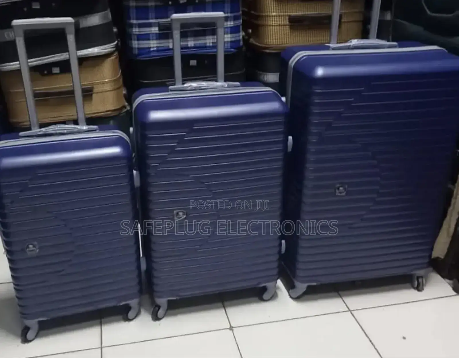 Travel in Style and Convenience Luxurious 3-in-1 Fibre Suitcase Set