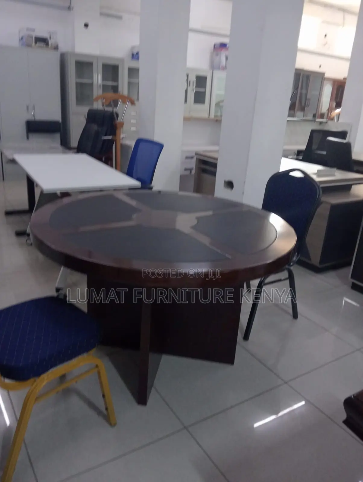 Elegant Round 4-Seater Discussion Table