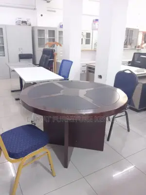 Elegant Round 4-Seater Discussion Table