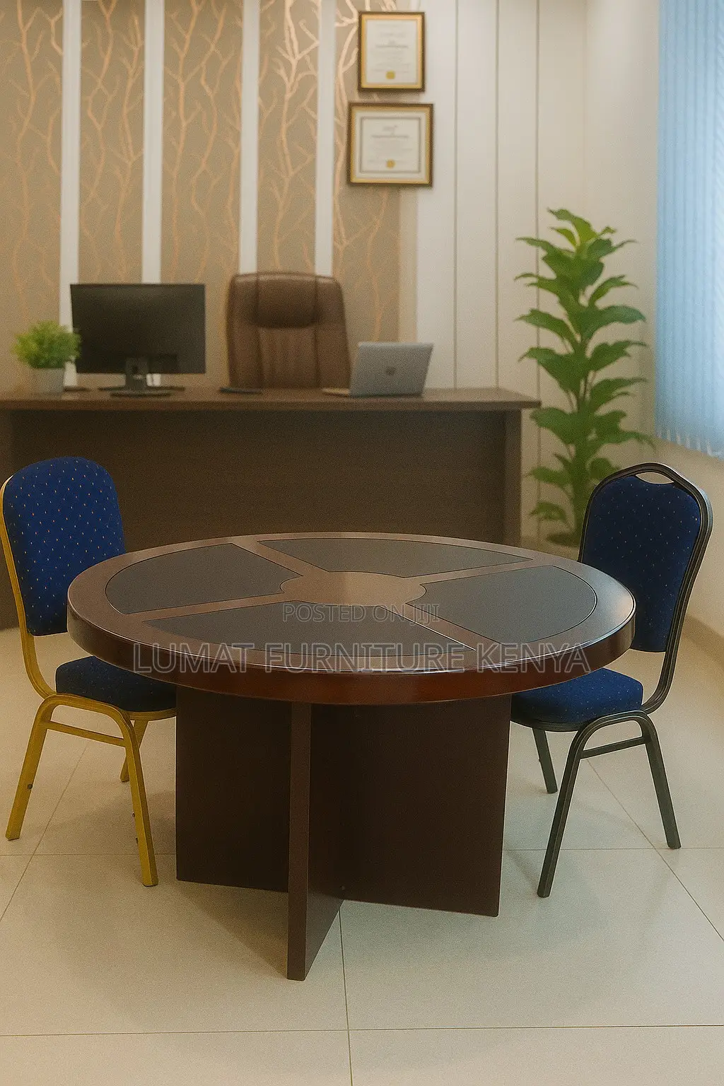 Elegant Round 4-Seater Discussion Table