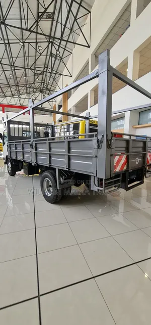 Isuzu Nqr (Hardware Body)