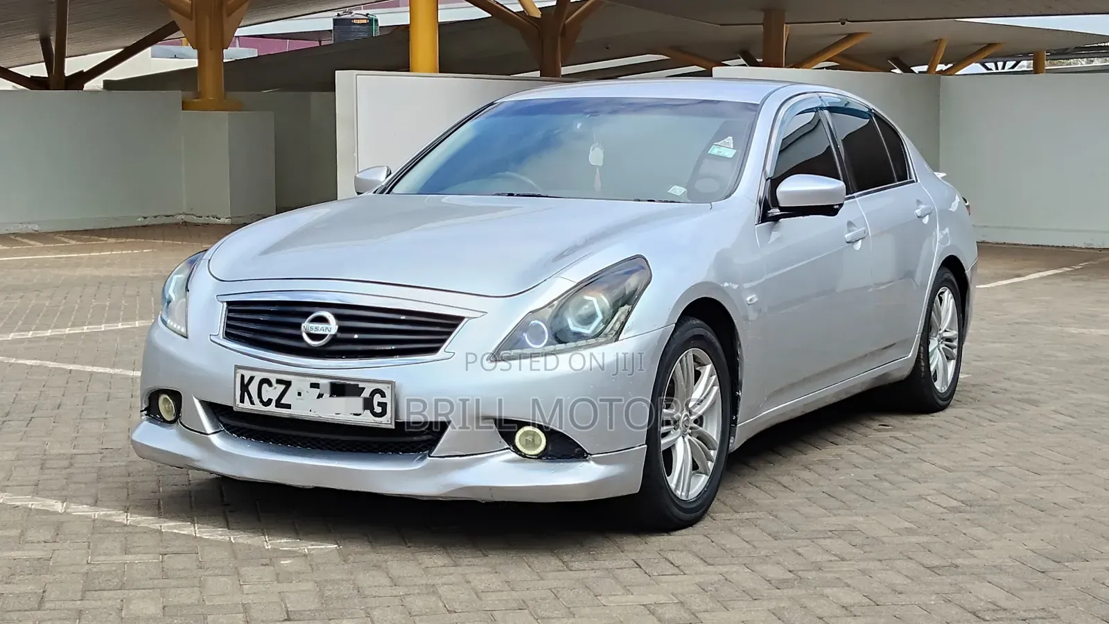 Nissan Skyline 2013 Silver