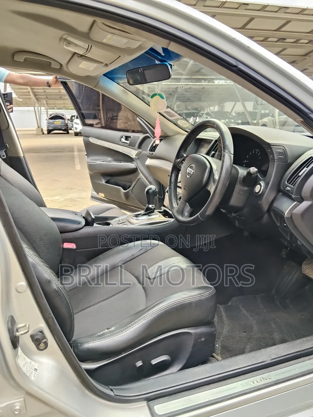 Nissan Skyline 2013 Silver