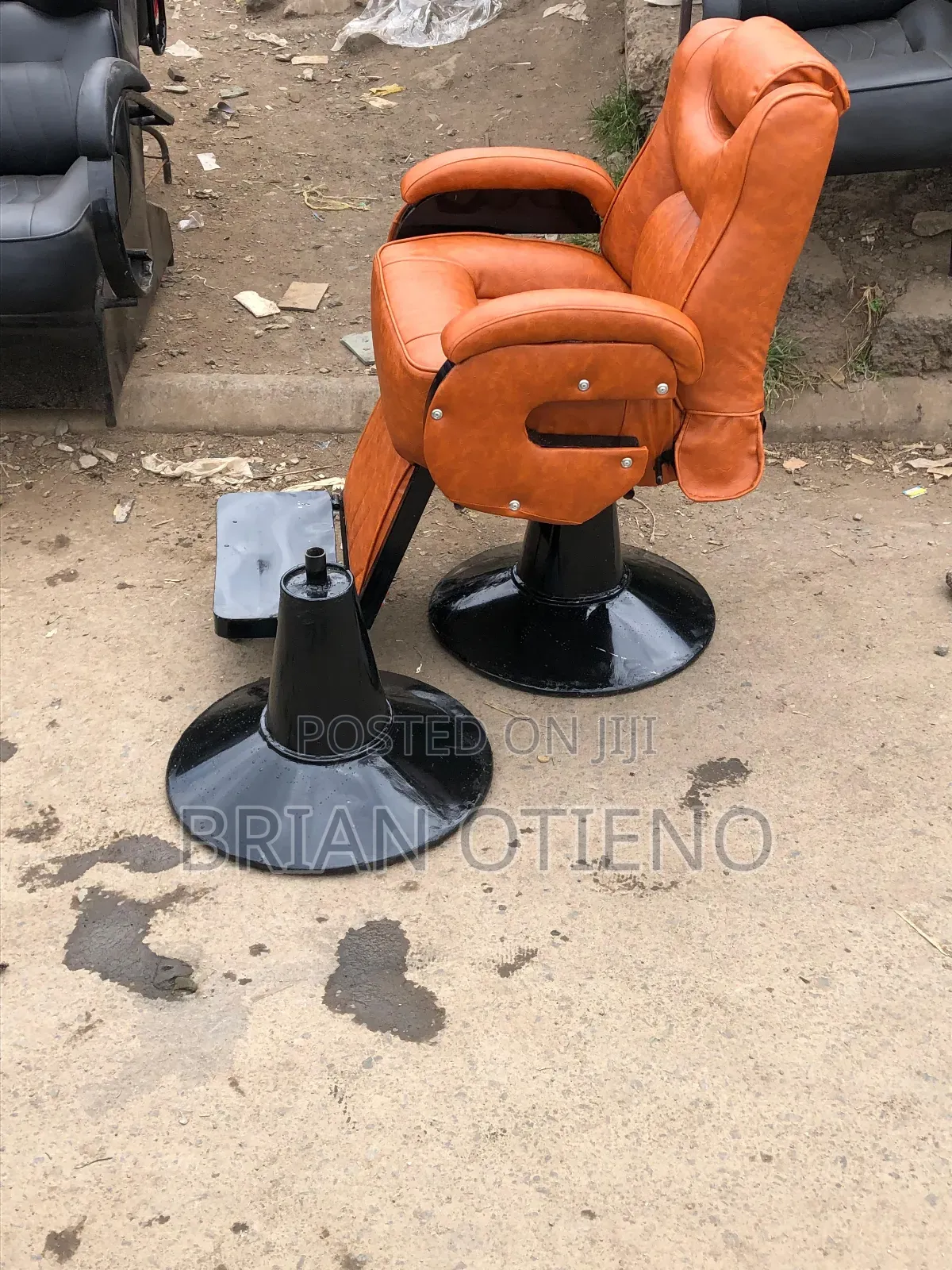 Black Adjusted Barber With Good Leather