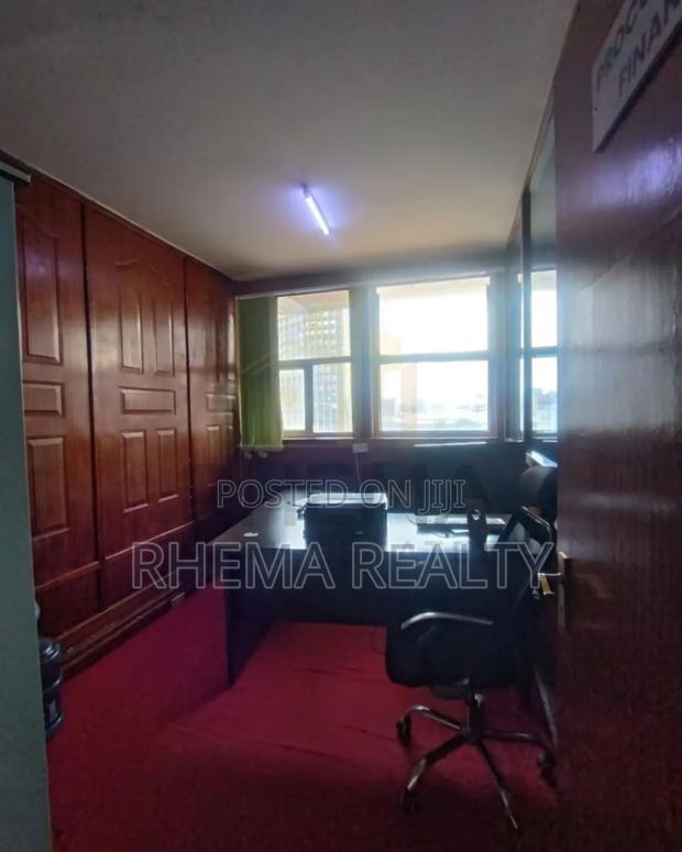 Huge Office To Let - thumbnail 7