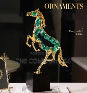 *Luxury Modern Crystal Horse Statue Sculpture.*
