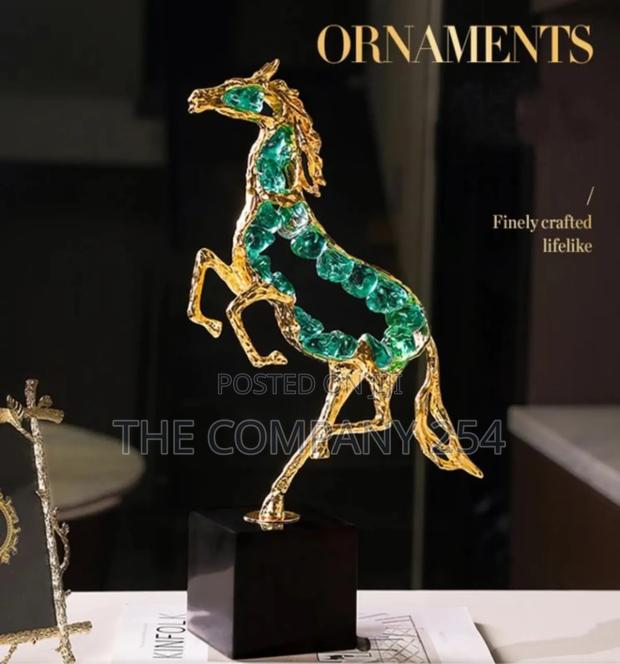 *Luxury Modern Crystal Horse Statue Sculpture.* - thumbnail 3