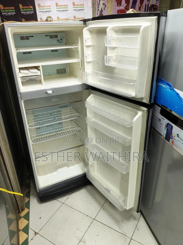 Sanyo Silver Fridge Well Maintained - thumbnail 3