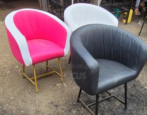 Salon Styling Seat. Comfortable Durable Black,White,Pink - thumbnail 2