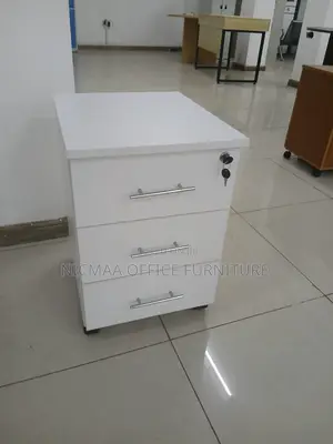 Modern 3-Drawer Lockable Pedestal