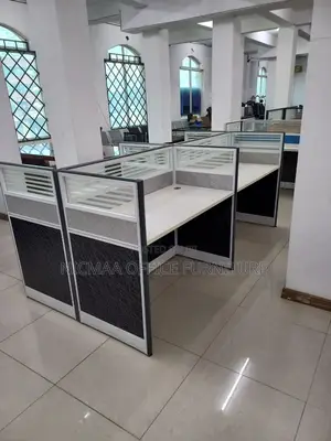 4-Person Spacious Professional Workstation
