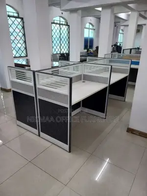4-Person Spacious Professional Workstation
