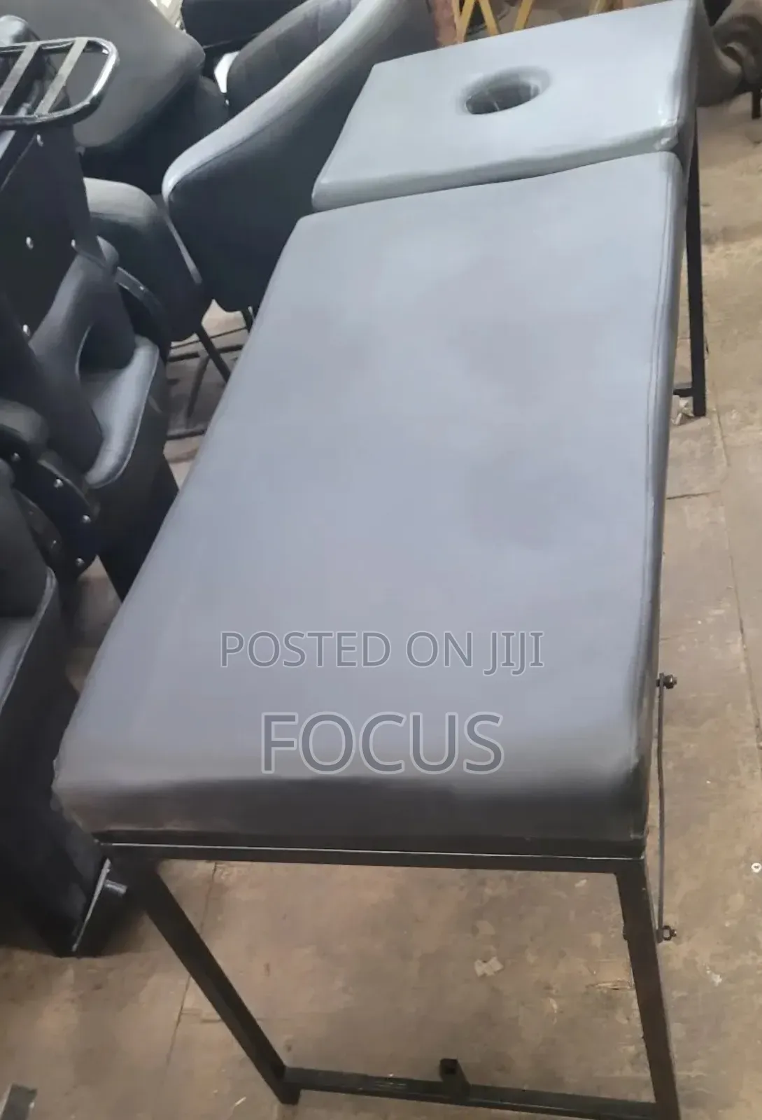 Massage Bed Comfortable, Legs Foldable ,Professional