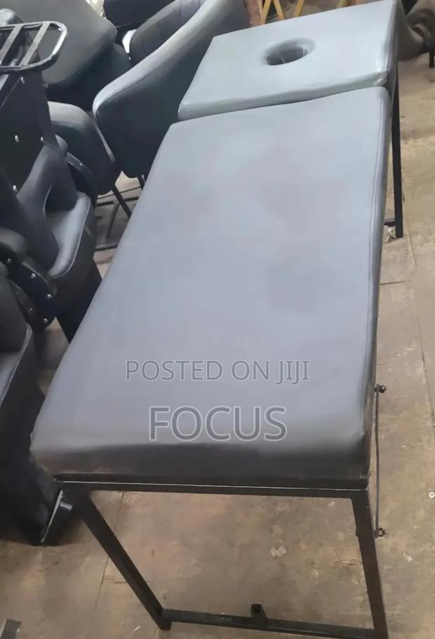 Massage Bed Comfortable, Legs Foldable ,Professional - main view