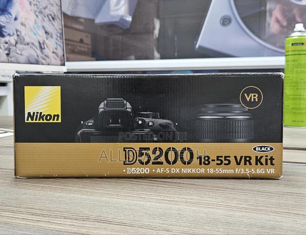 Nikon D5200 Digital SLR Camera Kit With 18-55mm
