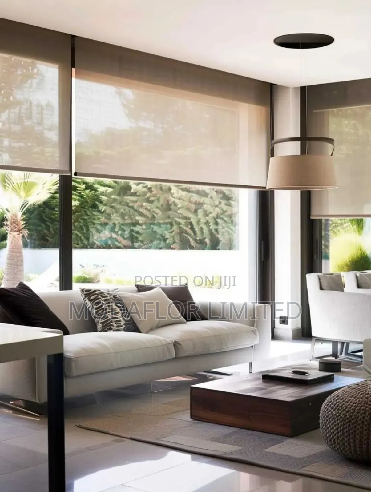 Easy-to-Use Sunscreen Blinds – Smooth Rolling System 