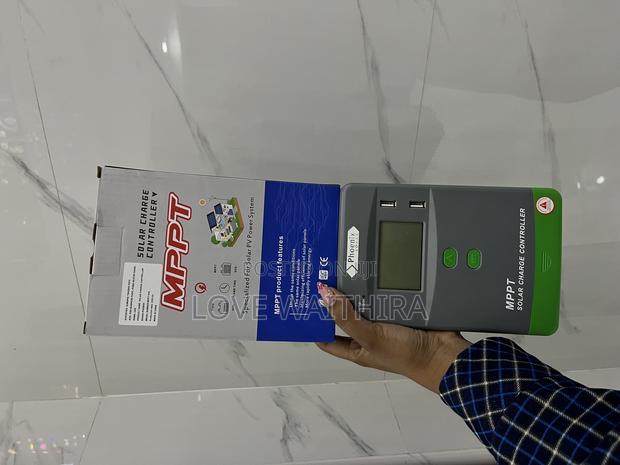 30a Phoenix MPPT Solar Charge Controller - main view