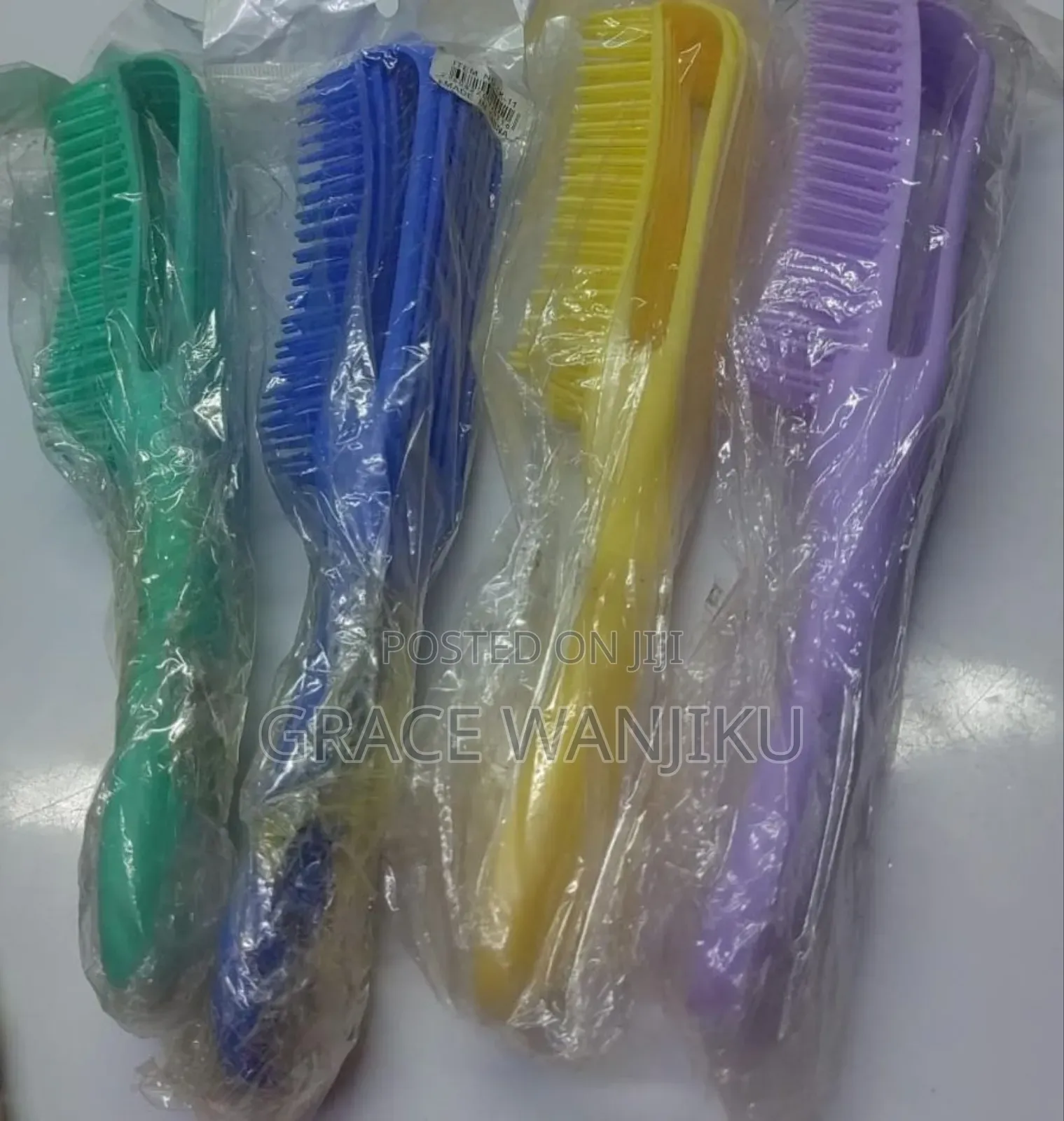 *Detangling Brush Hair