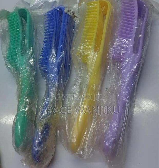*Detangling Brush Hair