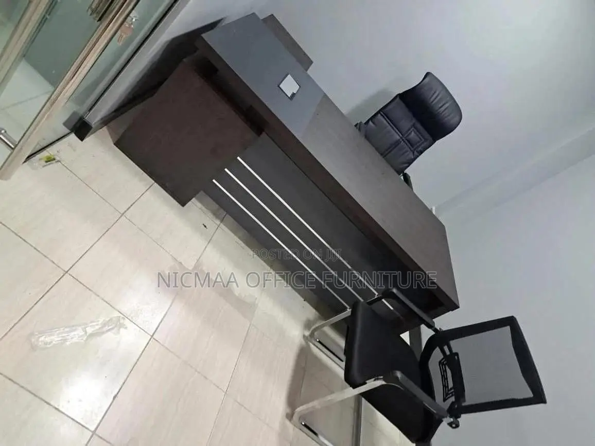 Ideal for Modern Workspaces Advanced Desk
