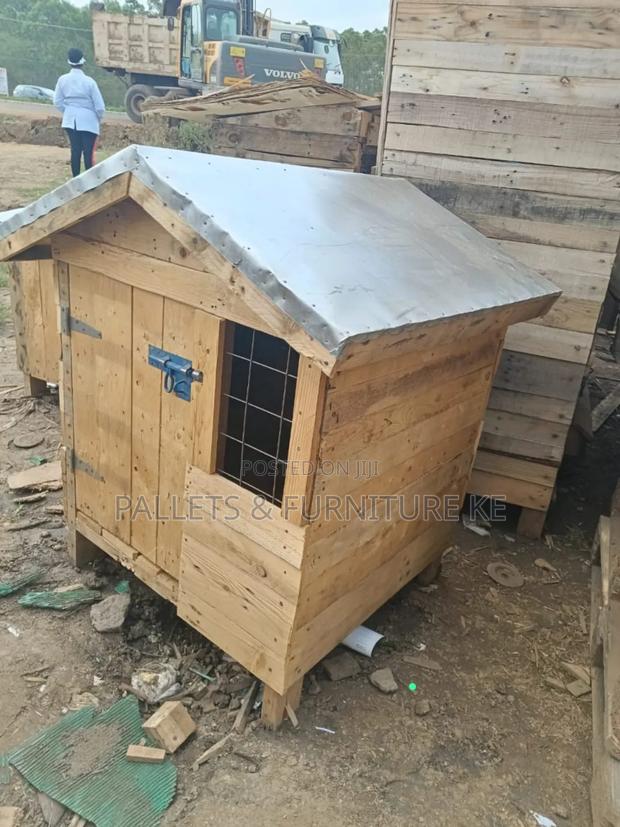 Loyal Guard Wooden Kennel - main view