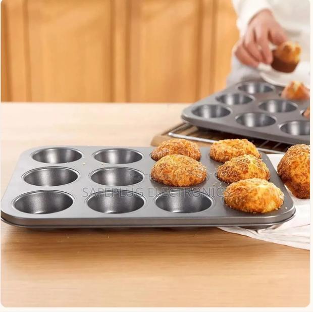 3 Round Baking Tins Set With Removable Bottom - Cupcakes Muffins - main view