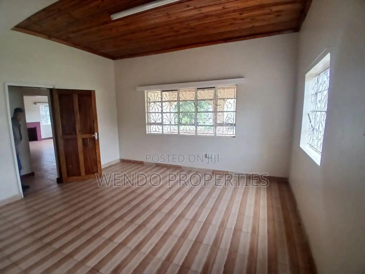 7 Bedroom Commercial House