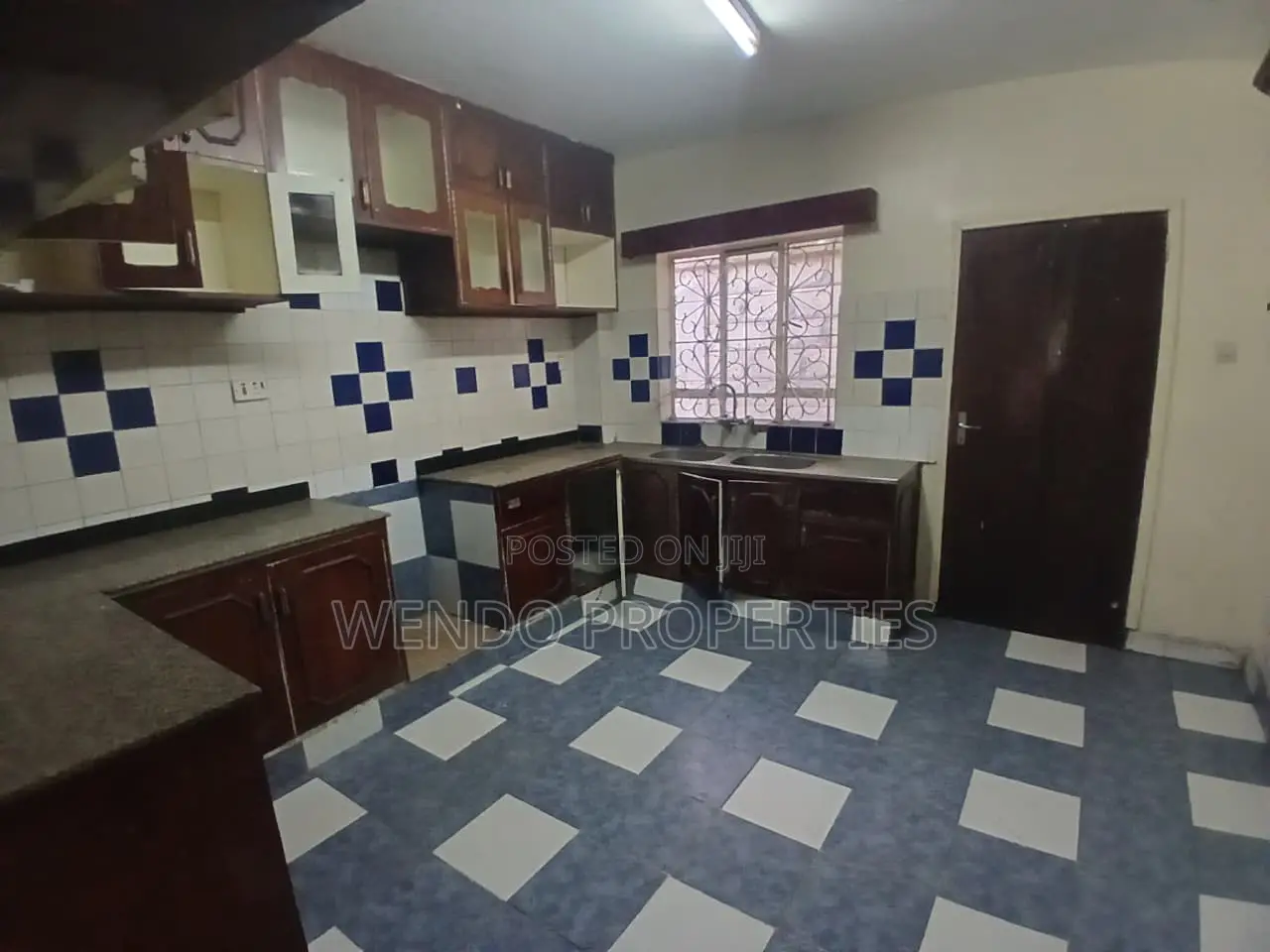 7 Bedroom Commercial House