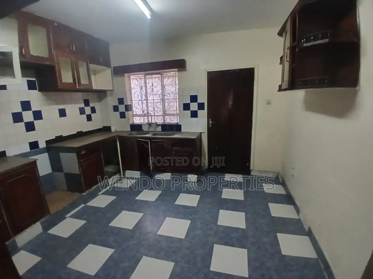 7 Bedroom Commercial House