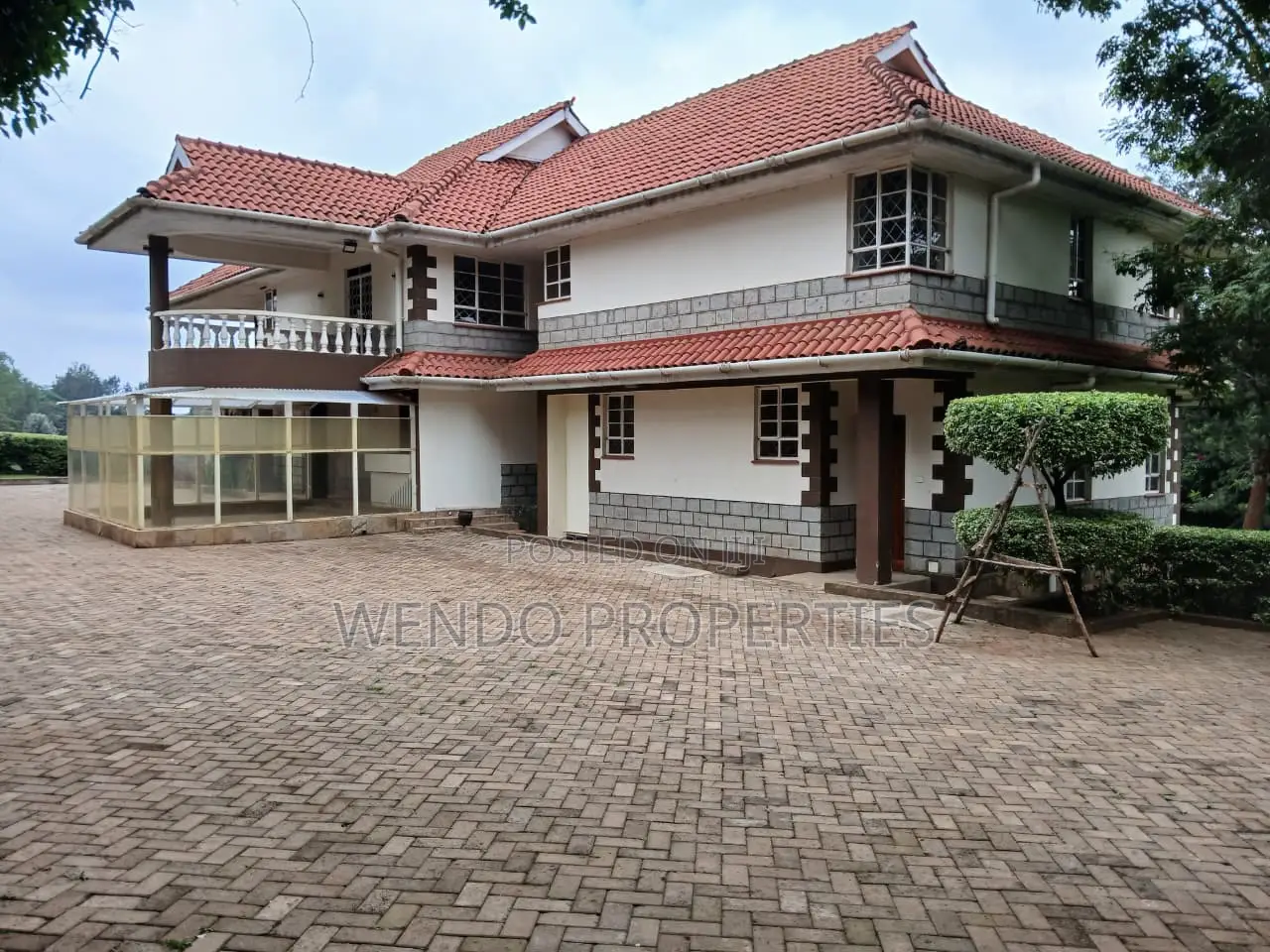 5 Bedroom Commercial House