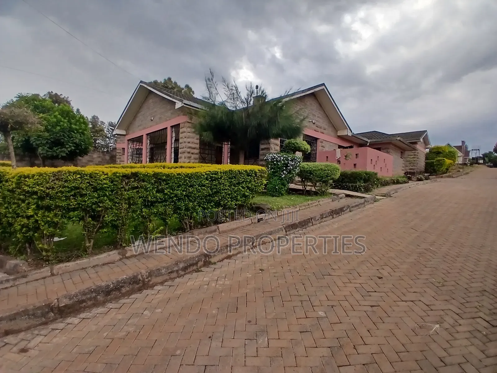 4bdrm Bungalow in Karen for rent