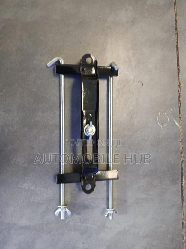 Battery Cramp Holders - main view