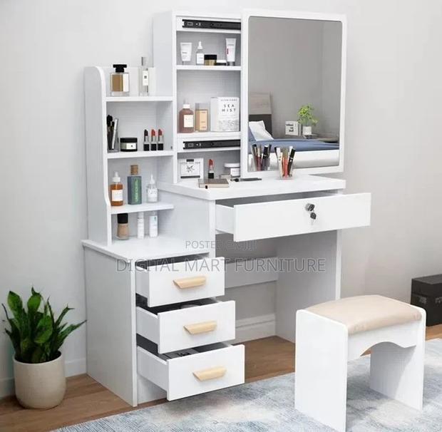 Dressing Table: Madam Boss Dressing Table With a Small Seater - main view