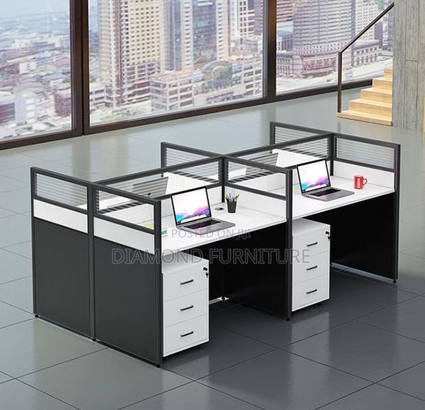 Office Furniture; Modern 4-Way Modular Office Workstation Desk