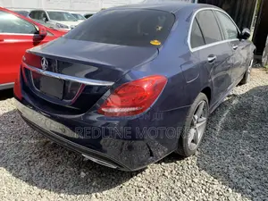 Mercedes-Benz C220 Base 2018 Blue