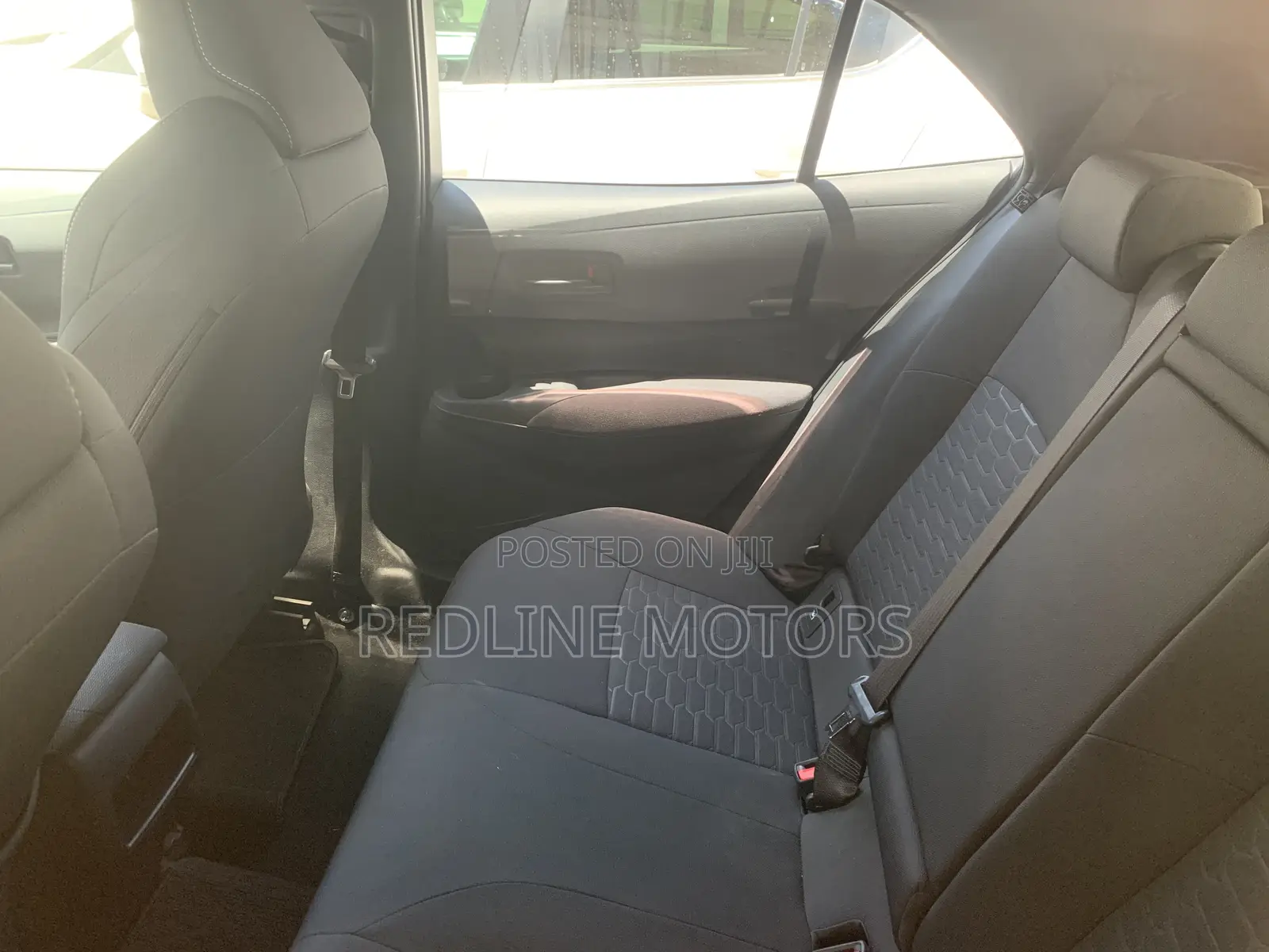 Toyota Corolla LE (1.8L 4cyl 2A) 2018 Blue