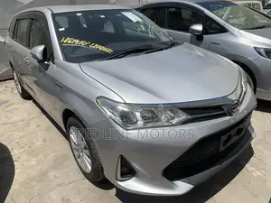 Toyota Corolla Fielder 1.5 Hybrid FWD 2018 Silver