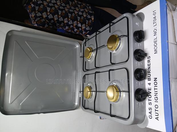 Compact 4-Burner Gas Stove for Efficient Cooking
